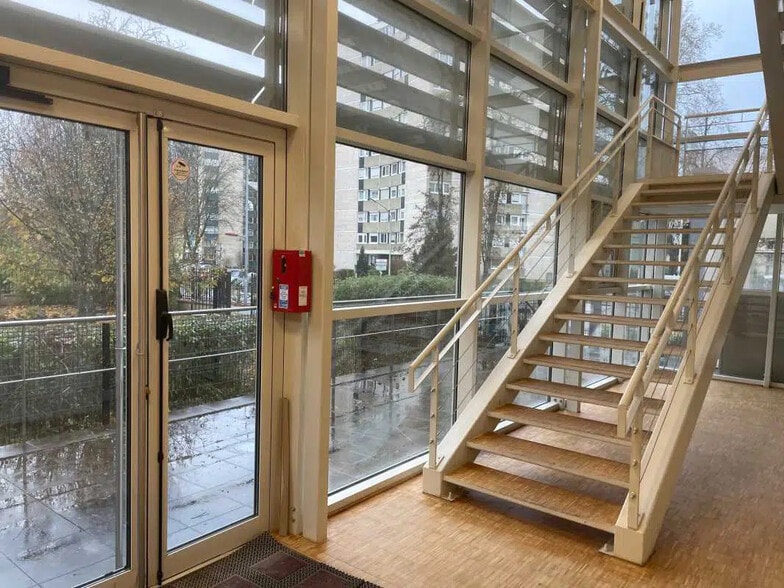 Office in Nogent-sur-Oise for lease - Lobby - Image 3 of 7