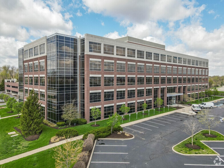 13085 Hamilton Crossing Blvd, Carmel, IN for lease - Building Photo - Image 1 of 7