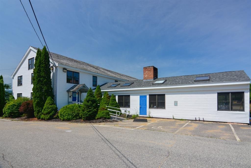 40 Meredith Center Rd, Meredith, NH 03253