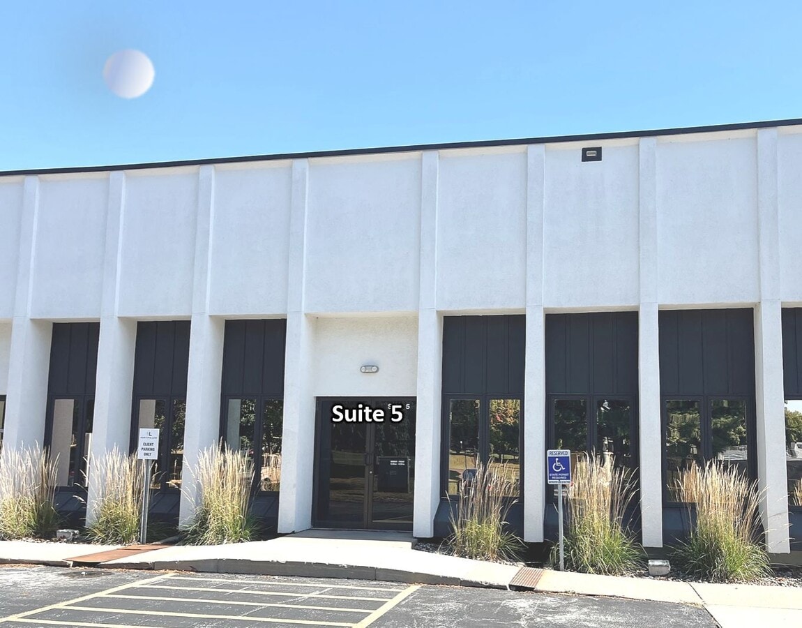 1000 73rd St, West Des Moines, IA 50265 - Unit 5 -  - Interior Photo - Image 1 of 5