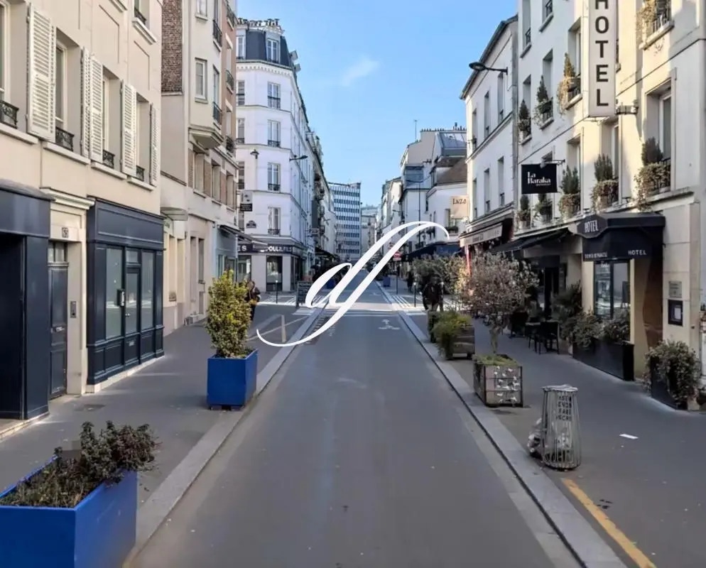 Retail in Paris for sale Building Photo- Image 1 of 2