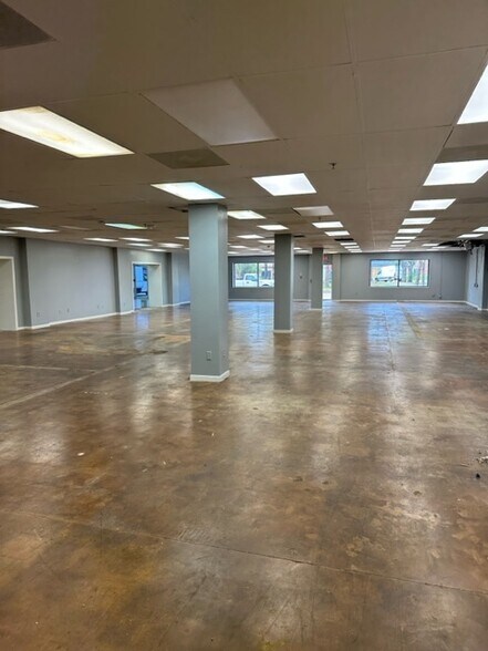 207-213 E Park St, Freeport, TX for sale - Interior Photo - Image 2 of 3