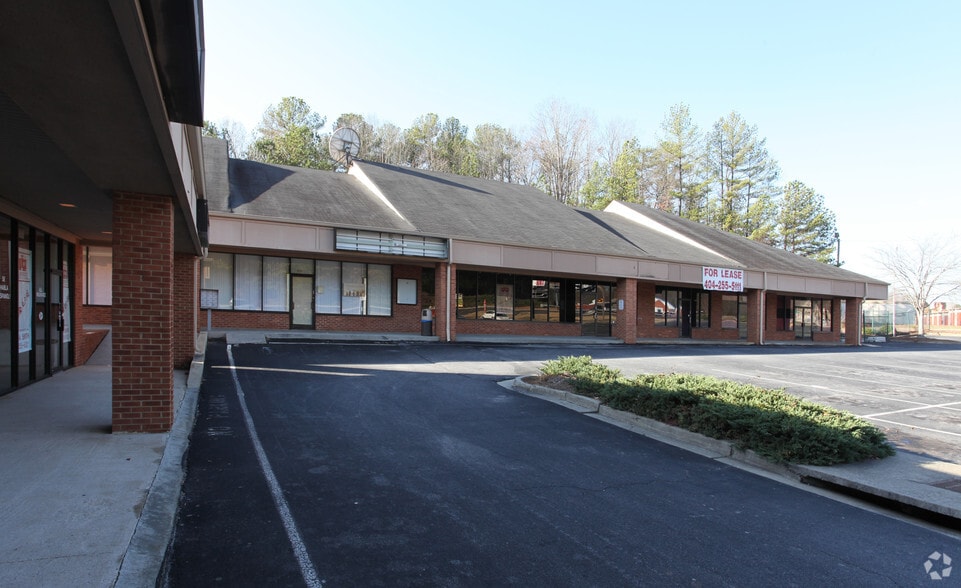 605 Indian Trail Lilburn Rd, Lilburn, GA for lease - Building Photo - Image 2 of 3