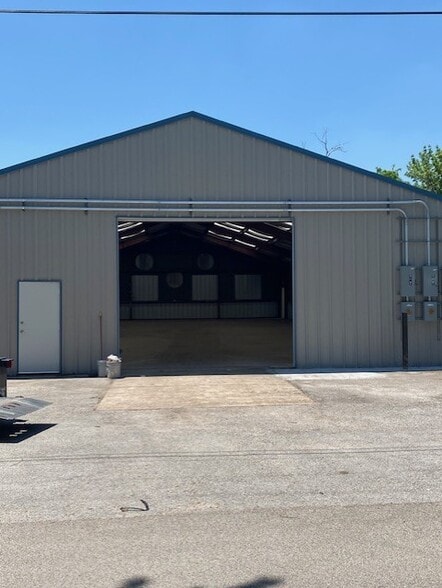 5121 April Ln, Houston, TX for lease - Building Photo - Image 1 of 10