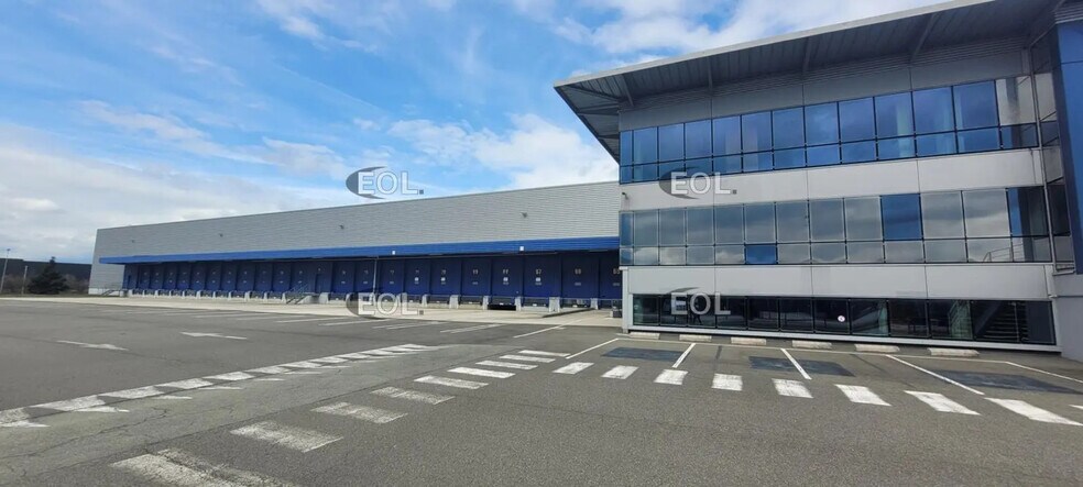 Industrial in Étupes for lease - Building Photo - Image 2 of 7