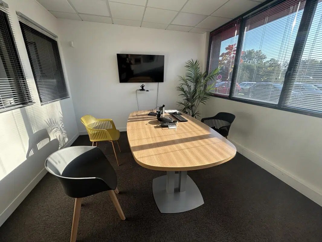 Office in HAUTE-GOULAINE for lease Interior Photo- Image 1 of 6