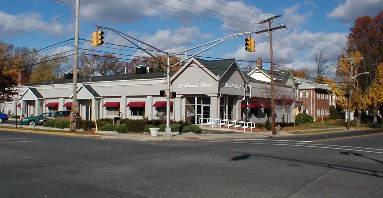 17 Broad St, Freehold, NJ 07728
