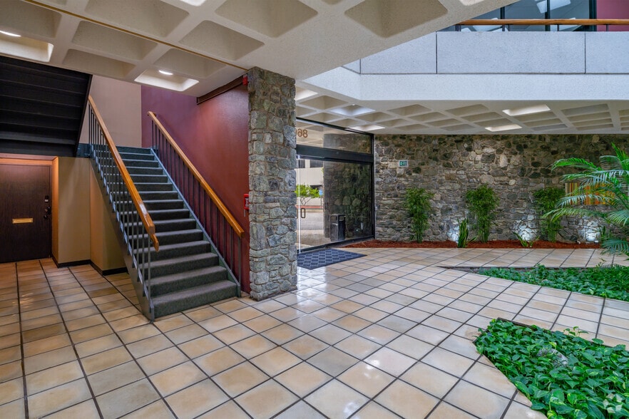 8601 Village Dr, San Antonio, TX for lease - Interior Photo - Image 3 of 15