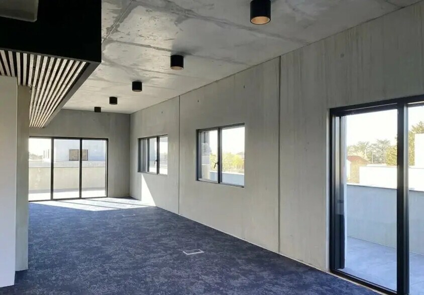 Flex in Rillieux-la-Pape for lease - Interior Photo - Image 2 of 4