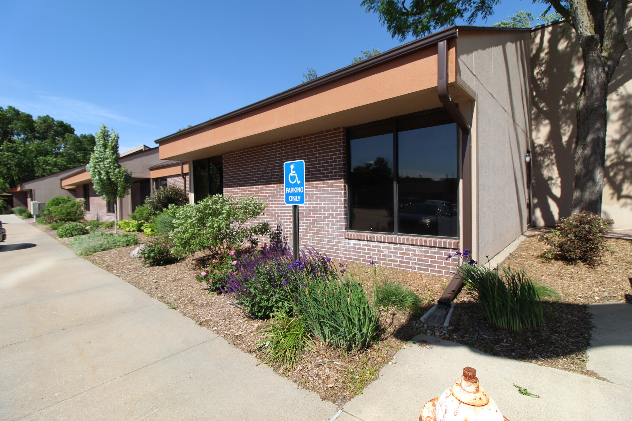 1650 S 70th St, Lincoln, NE for lease Building Photo- Image 1 of 3