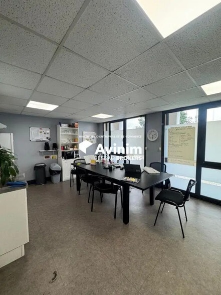 Office in Courbevoie for lease - Interior Photo - Image 1 of 4