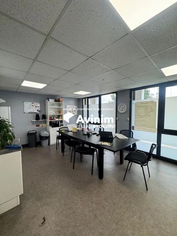 Office in Courbevoie for lease Interior Photo- Image 1 of 5