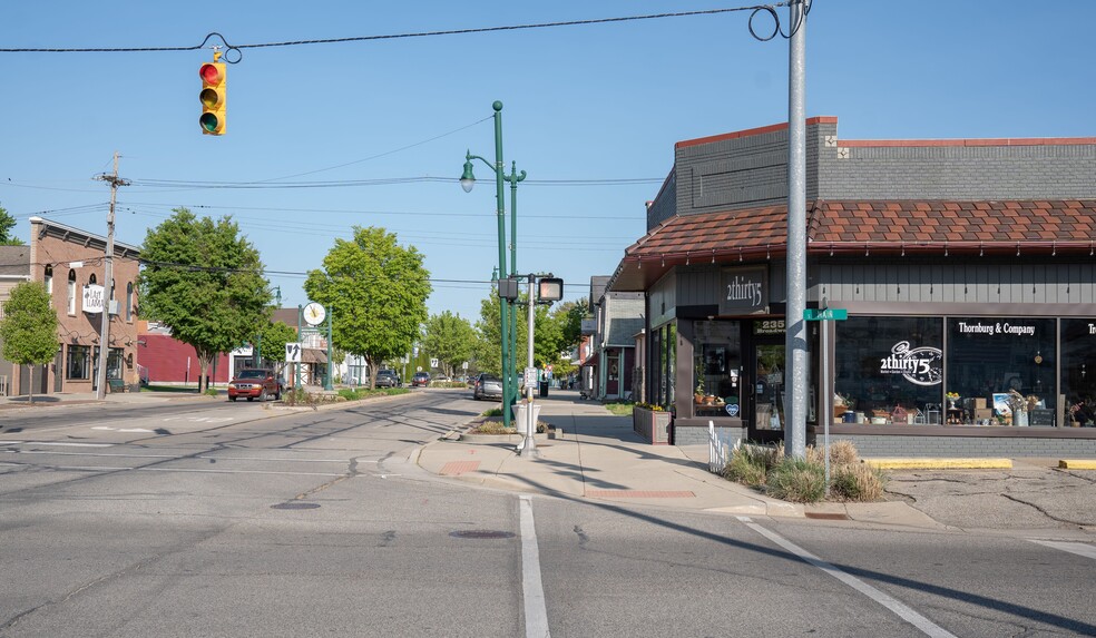 235 Broadway St, Marine City, MI for sale - Building Photo - Image 3 of 10