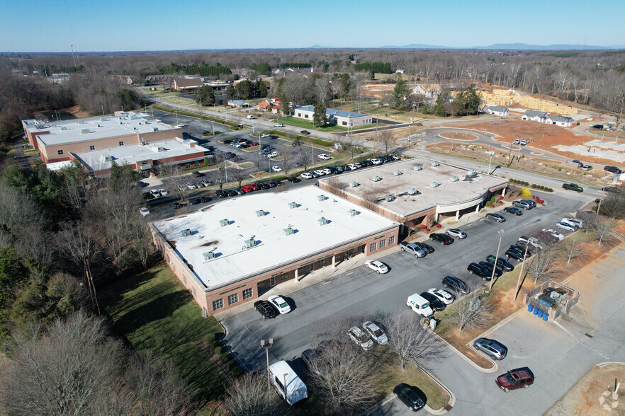 853 Old Winston Rd, Kernersville, NC for lease - Building Photo - Image 2 of 13