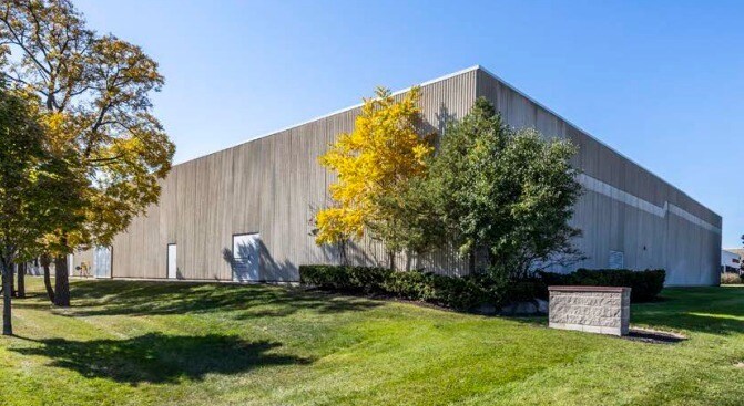 415 Traders Blvd E, Mississauga, ON for lease Primary Photo- Image 1 of 4