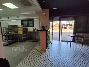 Retail in Santa Perpètua de Mogoda, Barcelona for lease Interior Photo- Image 2 of 18