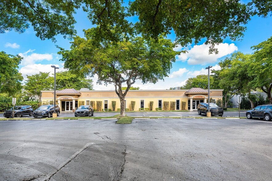 2745 W Cypress Creek Rd, Fort Lauderdale, FL for sale - Primary Photo - Image 1 of 10