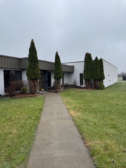 3279 Grand Island Blvd, Grand Island, NY for lease - Building Photo - Image 2 of 3