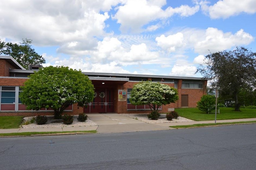 2300 Mahantongo St, Pottsville, PA for sale - Primary Photo - Image 1 of 33