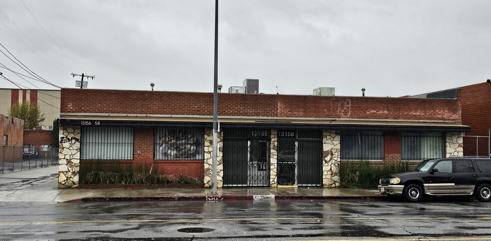 13156-13158 Saticoy St, North Hollywood, CA for lease - Building Photo - Image 1 of 11