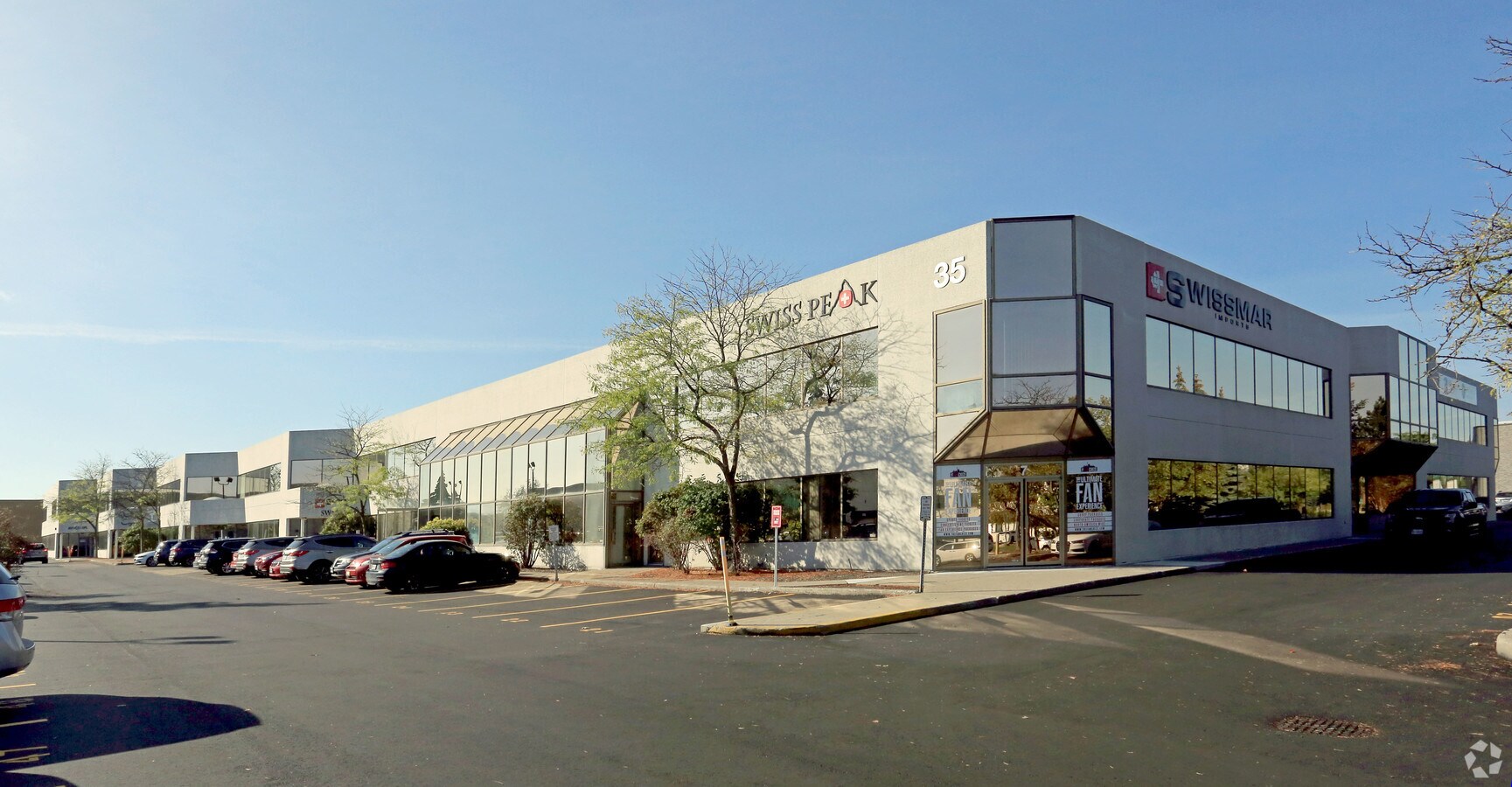 35 E Beaver Creek Rd, Richmond Hill, ON L4B 1B3 35 E Beaver Creek Rd, Richmond Hill, ON L4B 1B3