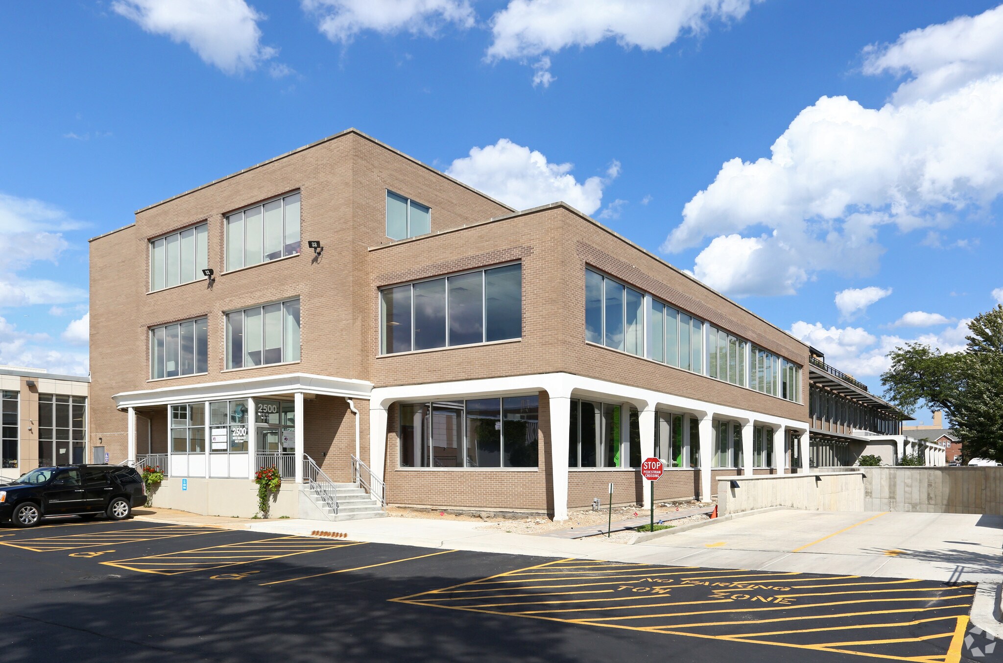 2500 W Bradley Pl, Chicago, IL 60618 Flex for Lease