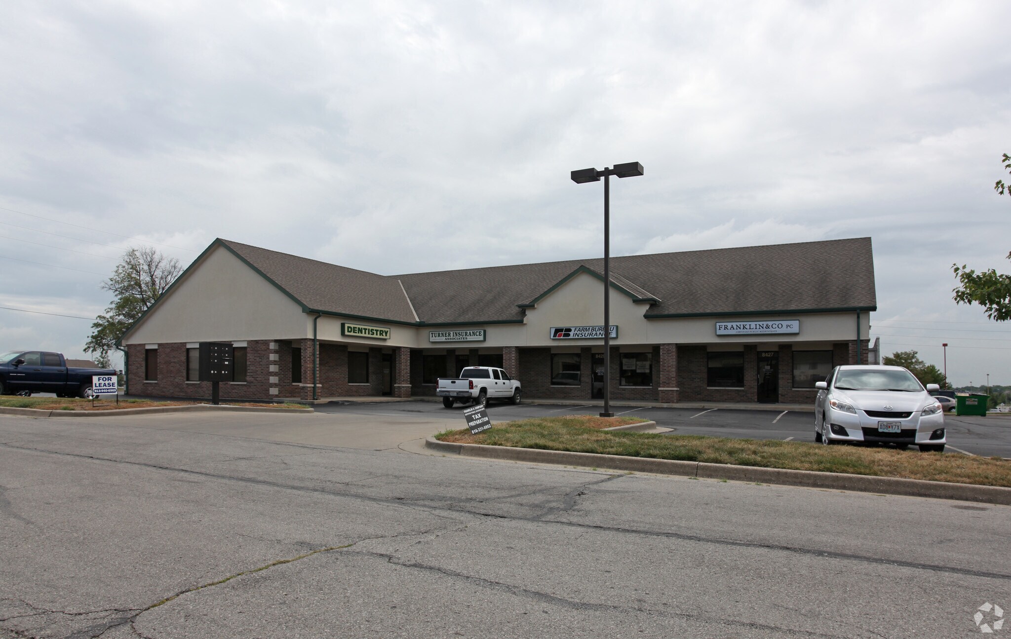 8427-8437 Clint Dr, Belton, MO for lease Primary Photo- Image 1 of 12