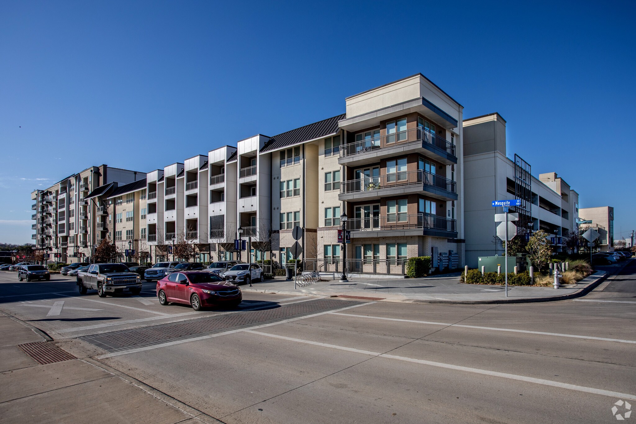 101 S Center St, Arlington, TX for sale Primary Photo- Image 1 of 1