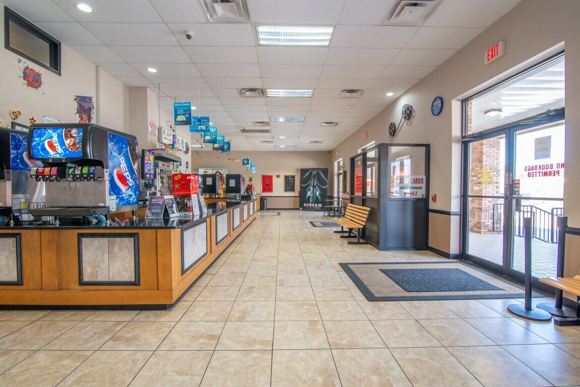 895 N Dixie Blvd, Radcliff, KY 40160 Showtime Cinema