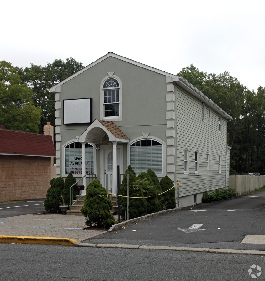 711 Mountain Ave, Springfield, NJ 07081