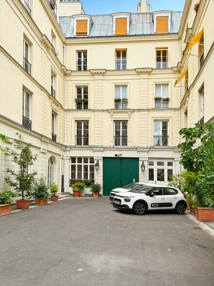 Office in Paris for lease - Building Photo - Image 1 of 7