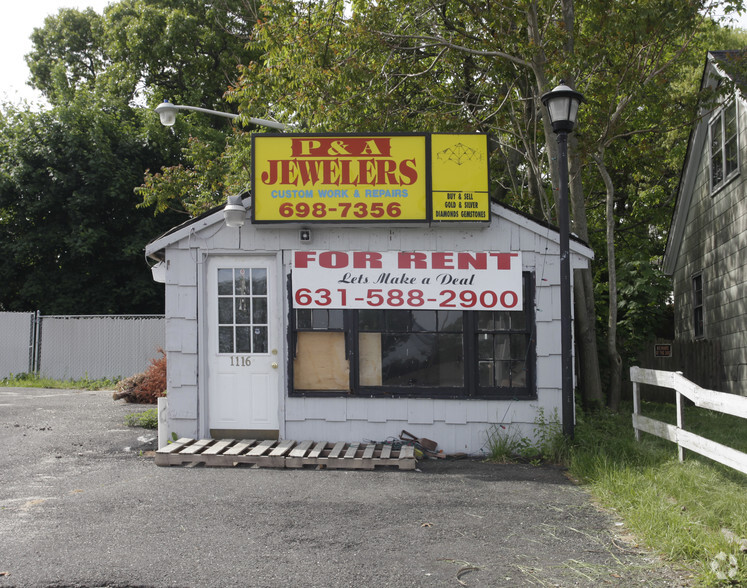 1116 Middle Country Rd, Selden, NY for sale - Primary Photo - Image 1 of 4