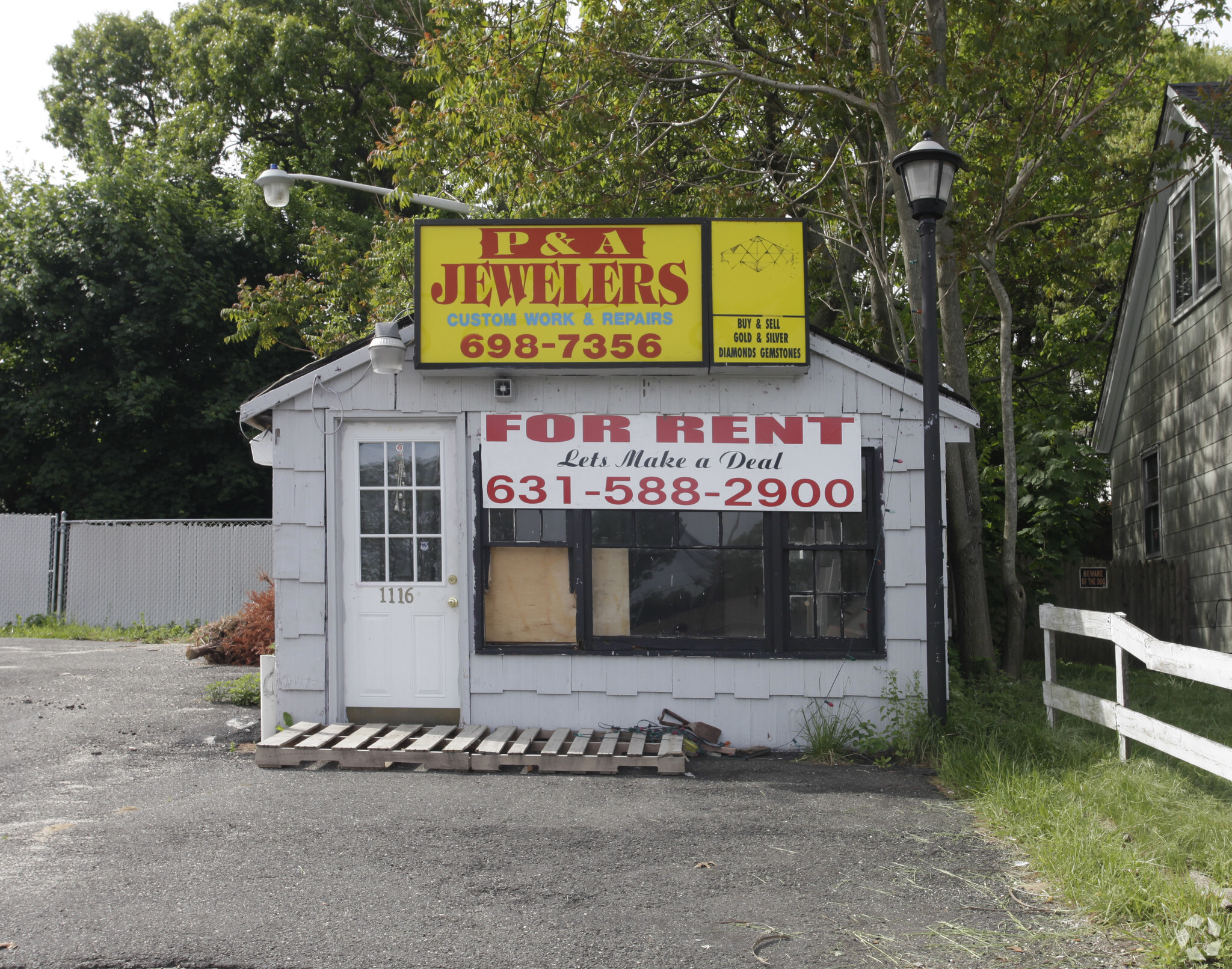 1116 Middle Country Rd, Selden, NY for sale Primary Photo- Image 1 of 5