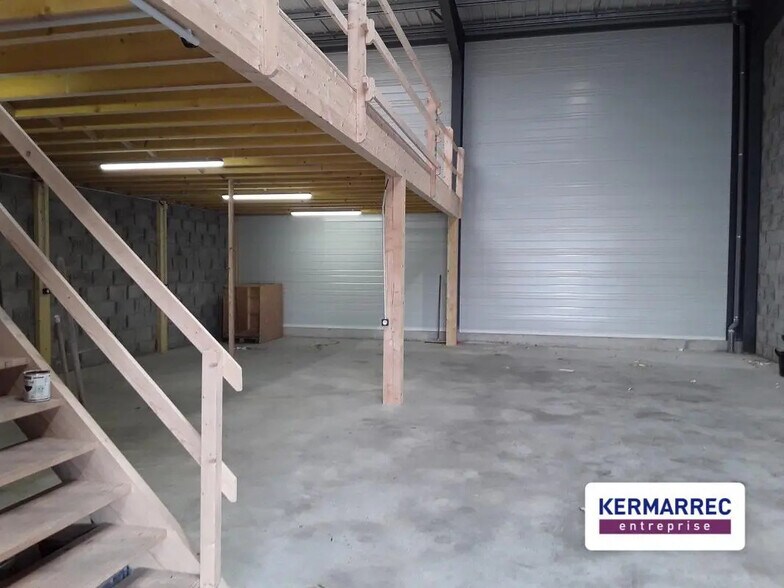 Flex in Pacé for lease - Building Photo - Image 3 of 6