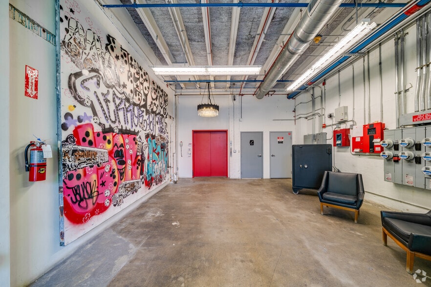 114-120 NW 25th St, Miami, FL for lease - Lobby - Image 3 of 4