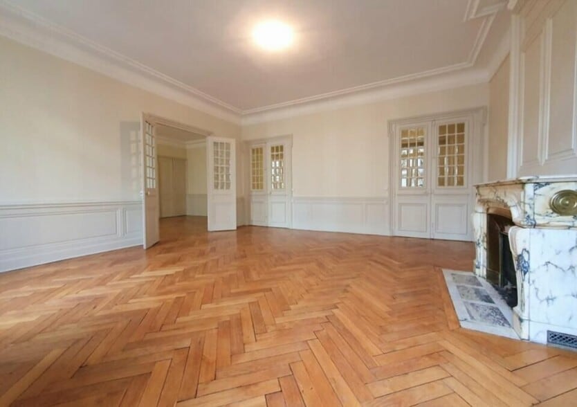 116 Rue Montmartre, Paris for lease - Building Photo - Image 2 of 6