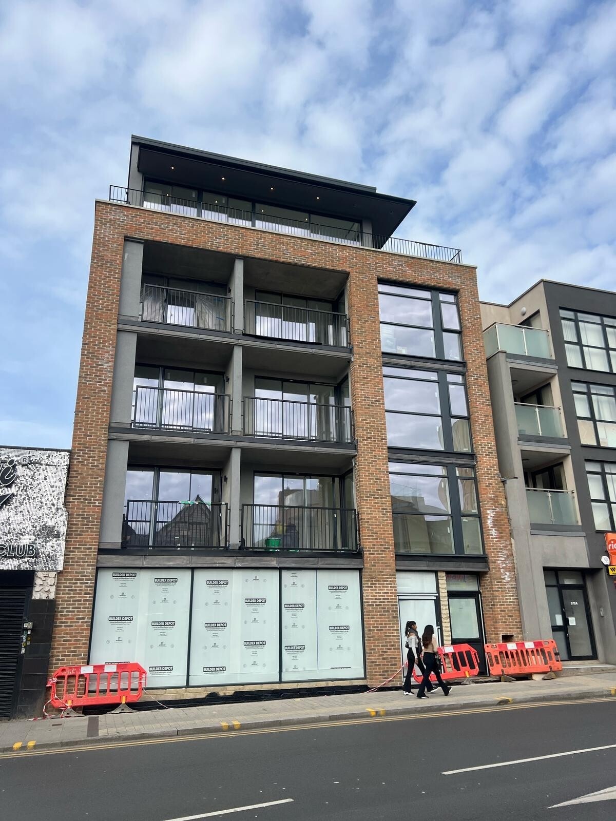 574 High rd, Wembley for lease Building Photo- Image 1 of 2