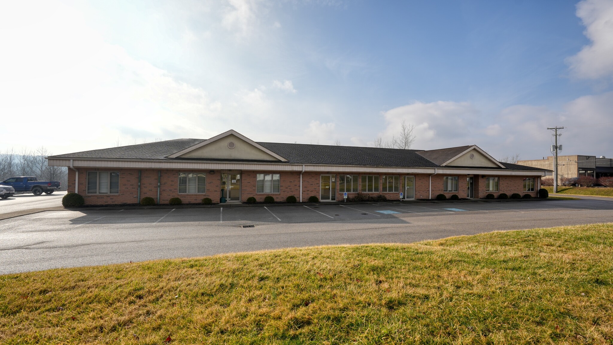 2050 E Wheeling Ave, Cambridge, OH for lease Primary Photo- Image 1 of 21