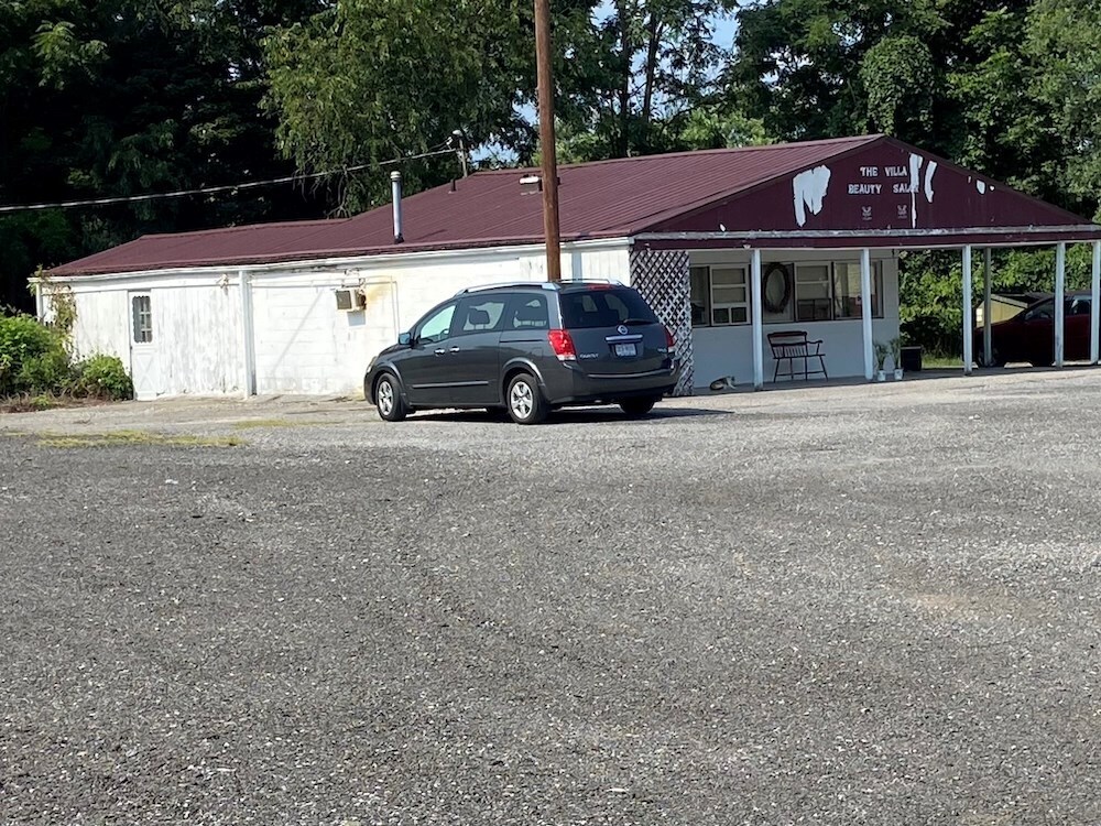 929 Newbern Rd, Pulaski, VA 24301