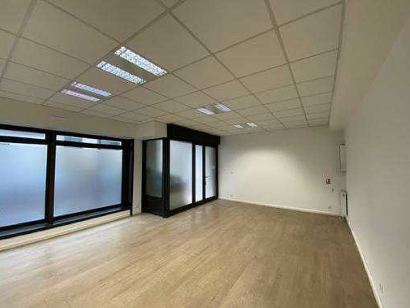 Paris, PAR 75015 - - - Interior Photo - Image 1 of 3