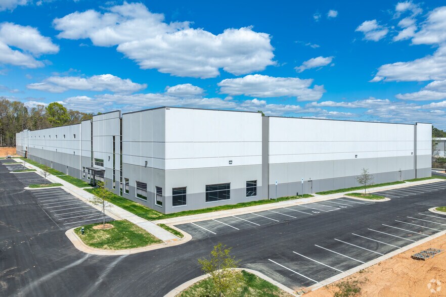 3631 McConnell Rd, Greensboro, NC for lease - Building Photo - Image 1 of 7