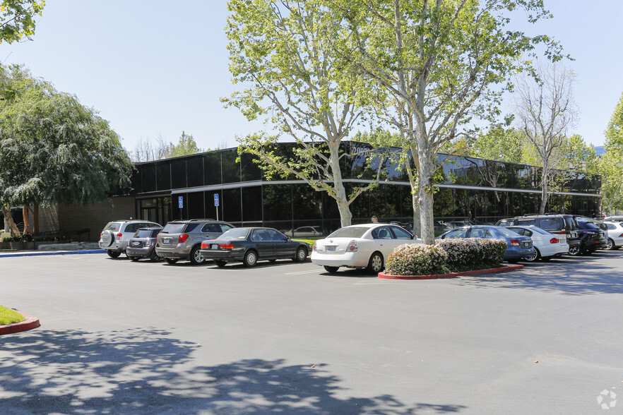 20970 Warner Center Ln, Woodland Hills, CA for lease - Building Photo - Image 2 of 5