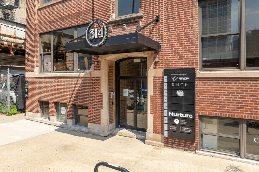 314 W Institute Pl, Chicago, IL for lease - Building Photo - Image 2 of 10