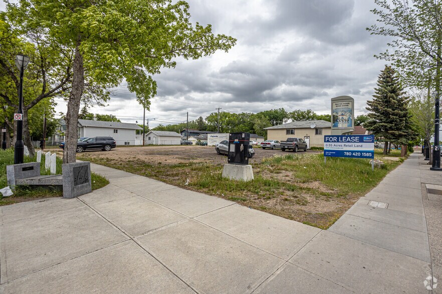 7844 118 Ave NW, Edmonton, AB for sale - Primary Photo - Image 1 of 1
