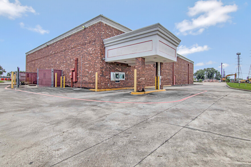 2700 W Main St, League City, TX for sale - Building Photo - Image 2 of 5