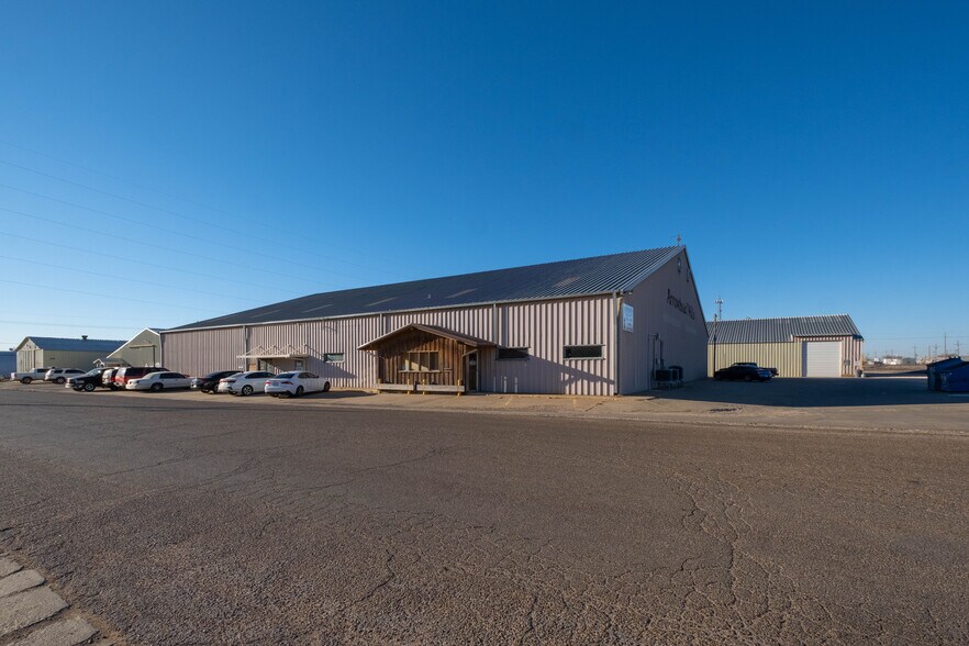 110 S Lawton Ave, Hereford, TX 79045