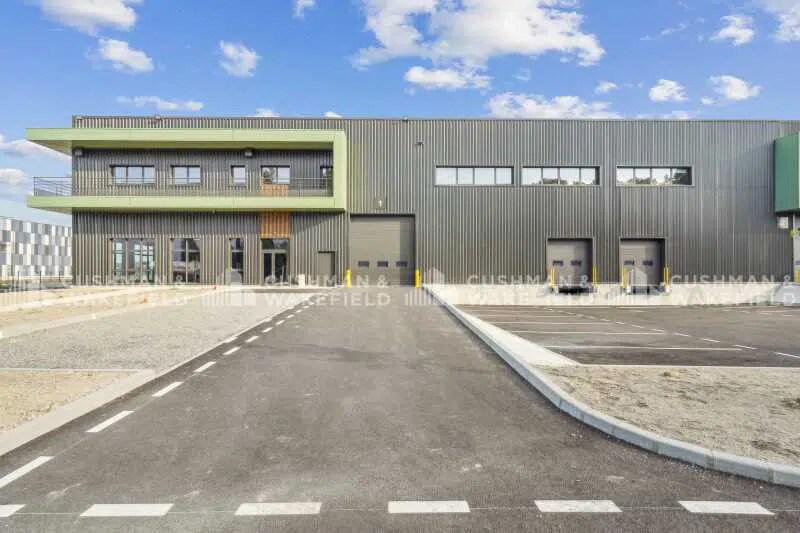 260 Rue De La Roche Taillée, Graveson for lease - Building Photo - Image 3 of 8