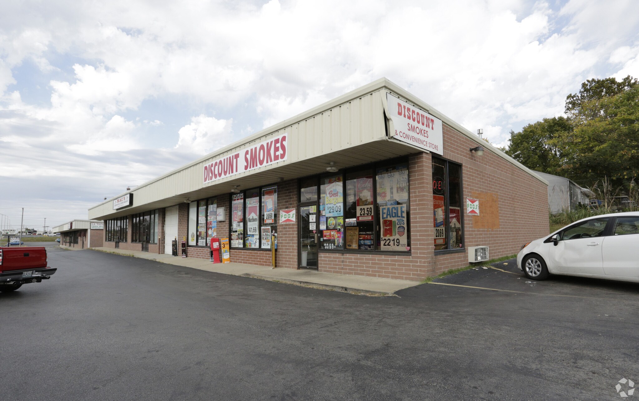 7401-7403 N Oak Tfwy, Gladstone, MO for sale Primary Photo- Image 1 of 1