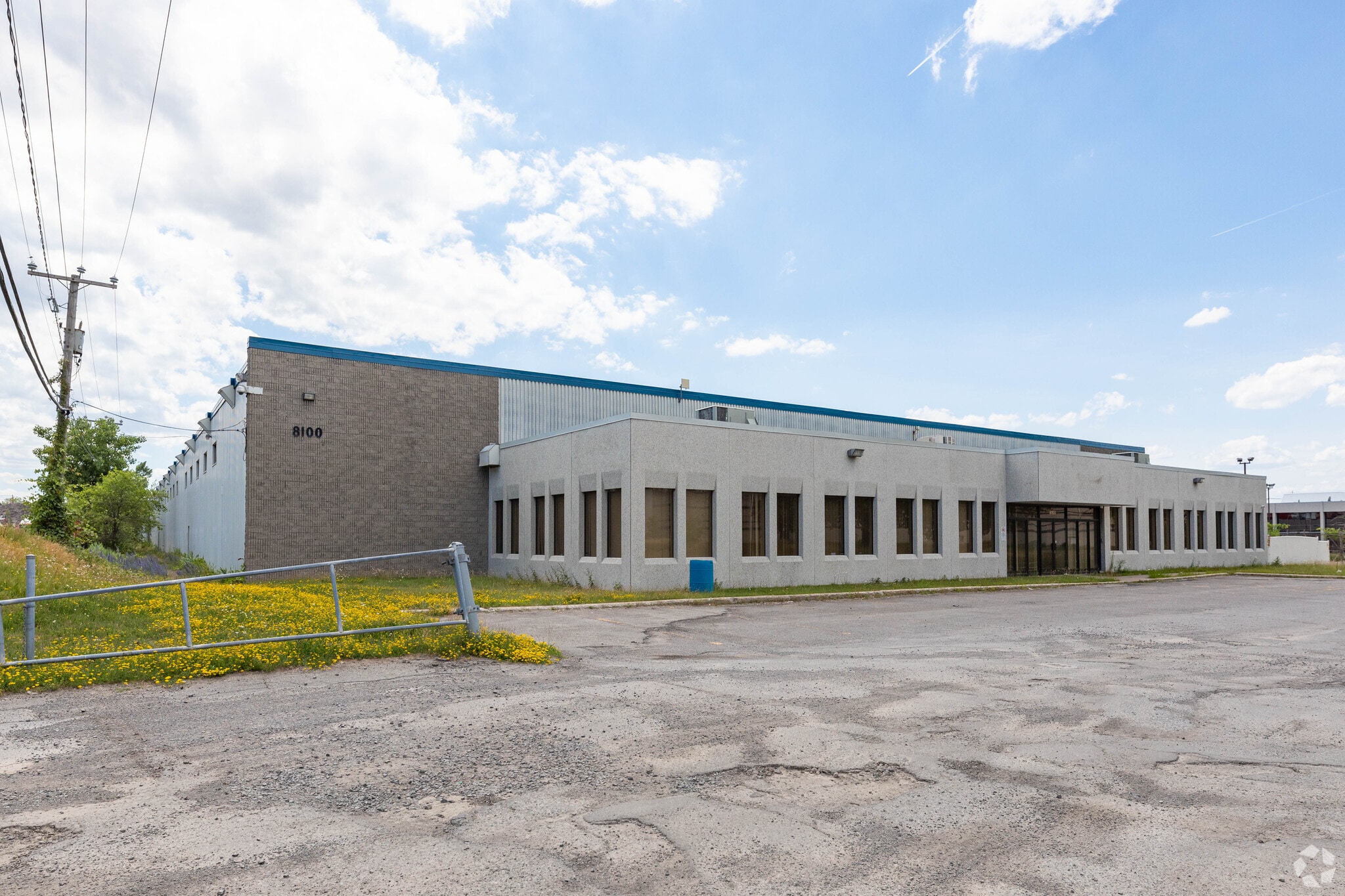 8100-8200 Boul Cavendish, Saint-Laurent, QC for lease Primary Photo- Image 1 of 4