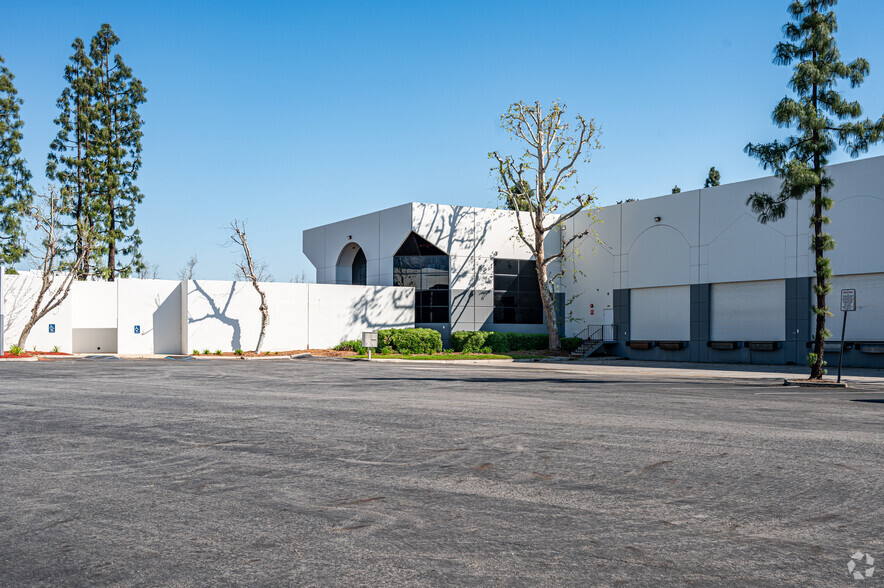 1550-1590 S Archibald Ave, Ontario, CA for lease - Building Photo - Image 1 of 6